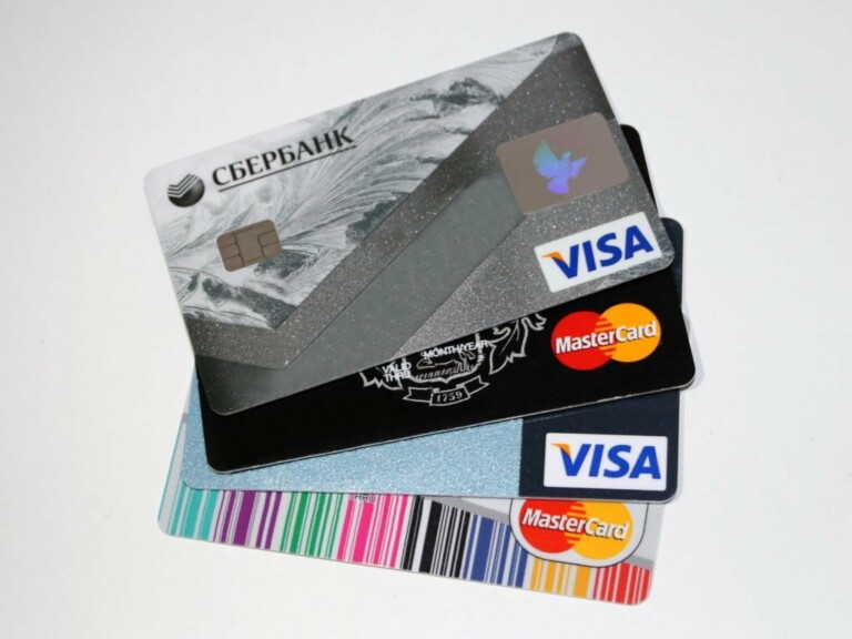 platebni vs kreditni karta rozbite prasatko